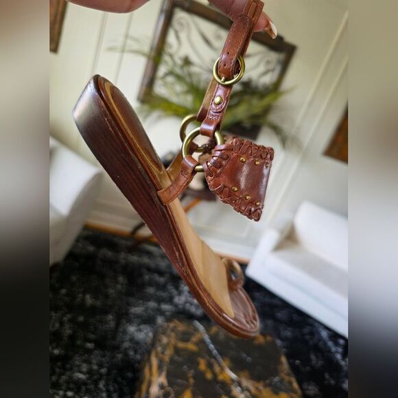 FRYE Avery Toe Ring Boho Leather Sandals Sz 7.5M Ankle Strap Studded Brown Low - Picture 10 of 12